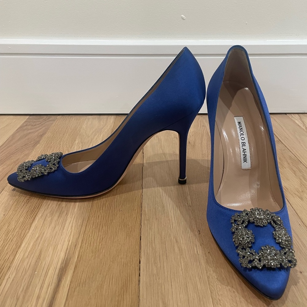 Manolo Blahnik Hangisi 105mm Blue Satin High-Heel Pumps